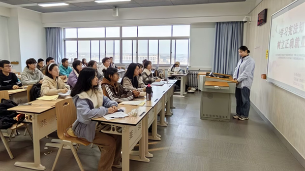 图1公司学子认真进行政治理论学习_副本.png